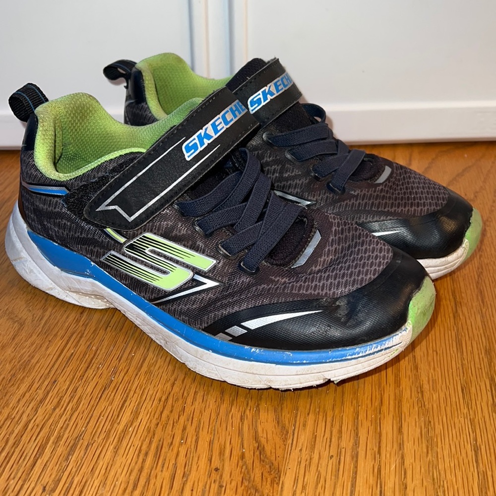 Skechers Boys size 3 shoes